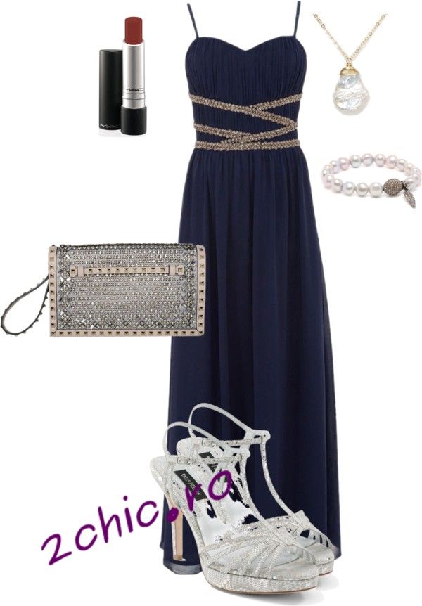Rochie lunga albastra asortata cu pantofi model sarpe, plic gri, colier si bratara perla